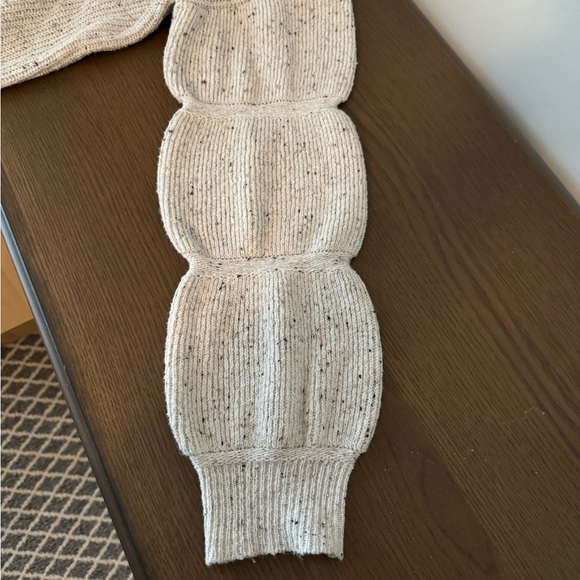 Hem & Thread Bubble Sleeve Sweater. Size M. - Picture 4 of 6